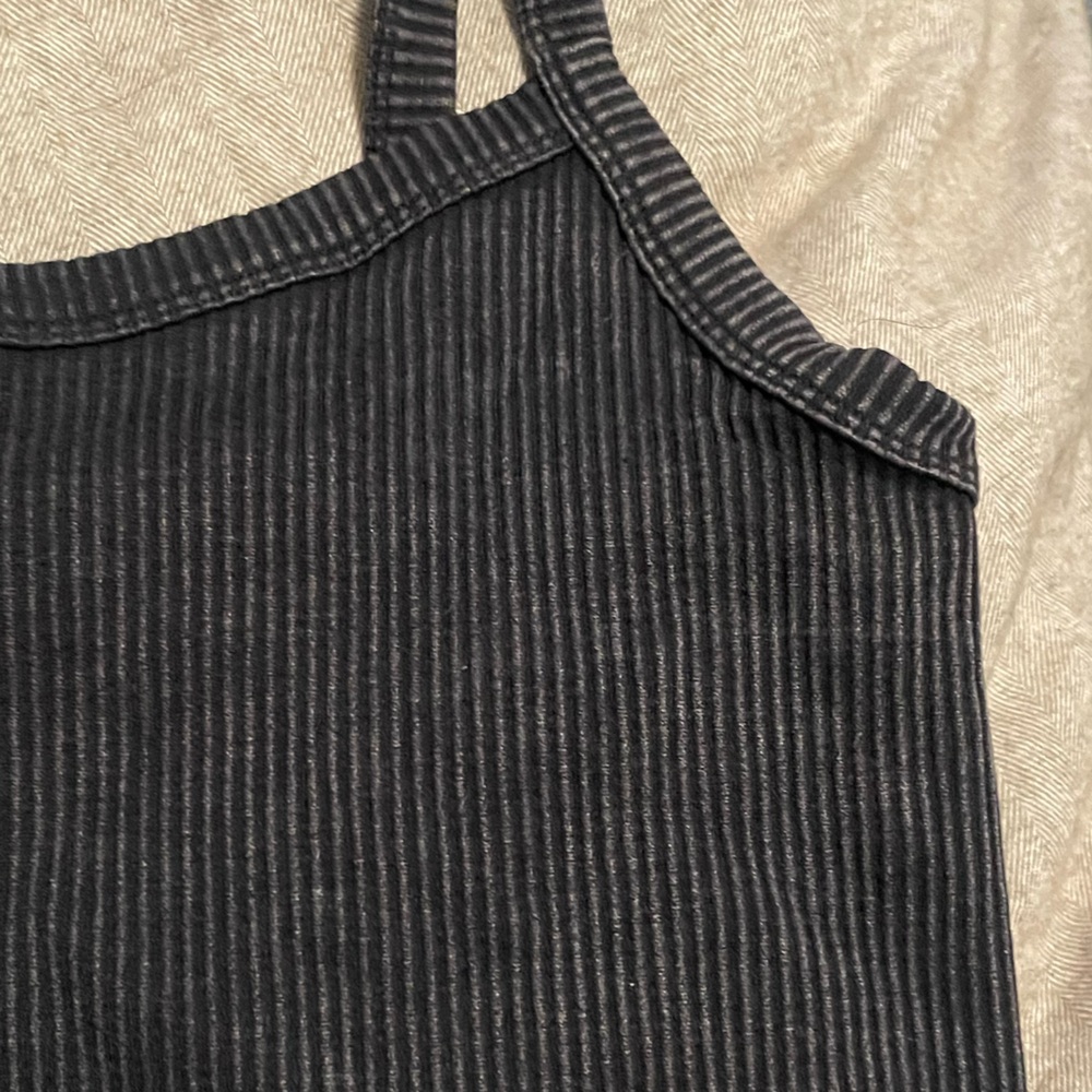 Black Ribbed Crop Tank Top - Picture 4 of 5